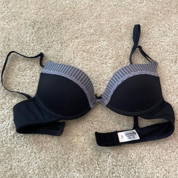 Lily of France bra - Picture 1 of 3